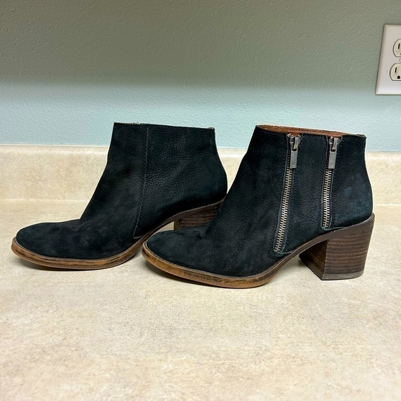 Lucky Brand Black Ankle Boots - Picture 1 of 5